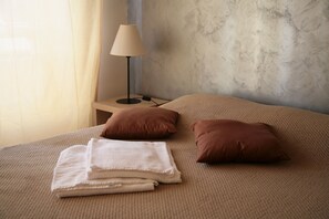 客房内保险箱、免费婴儿床、免�费 WiFi