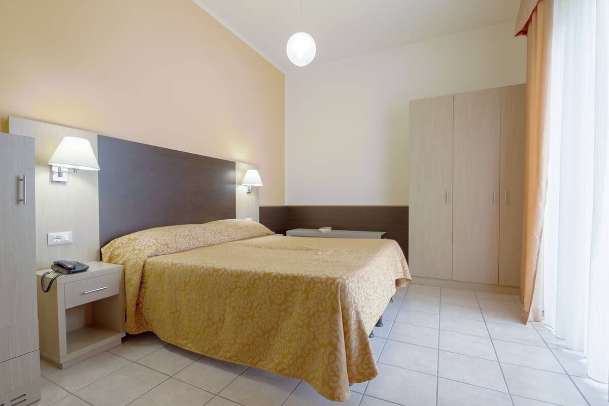In-room safe, blackout curtains, free WiFi, bed sheets
