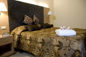 In-room safe, blackout curtains, free WiFi, bed sheets