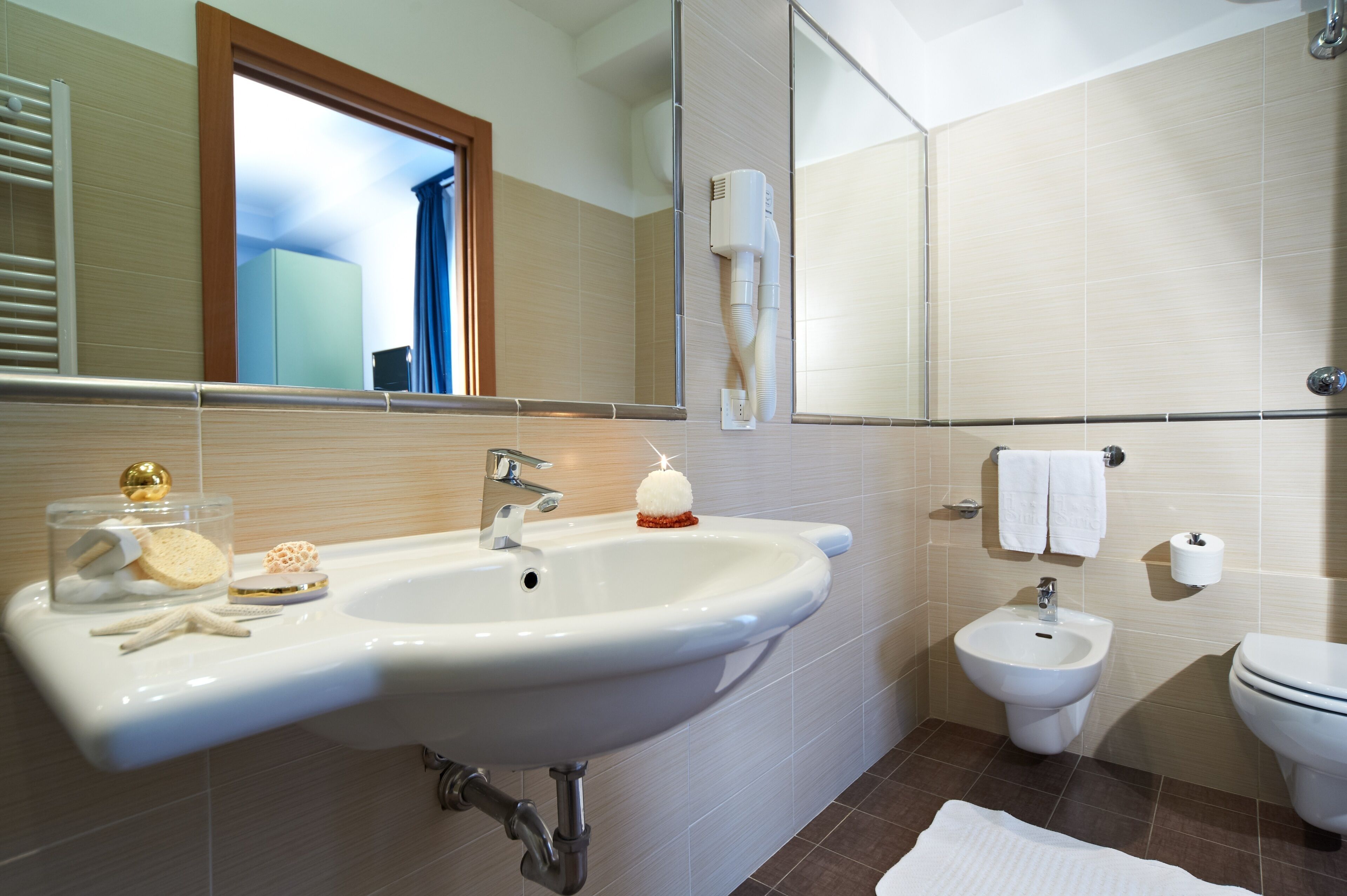 shower, free toiletries, hair dryer, bidet