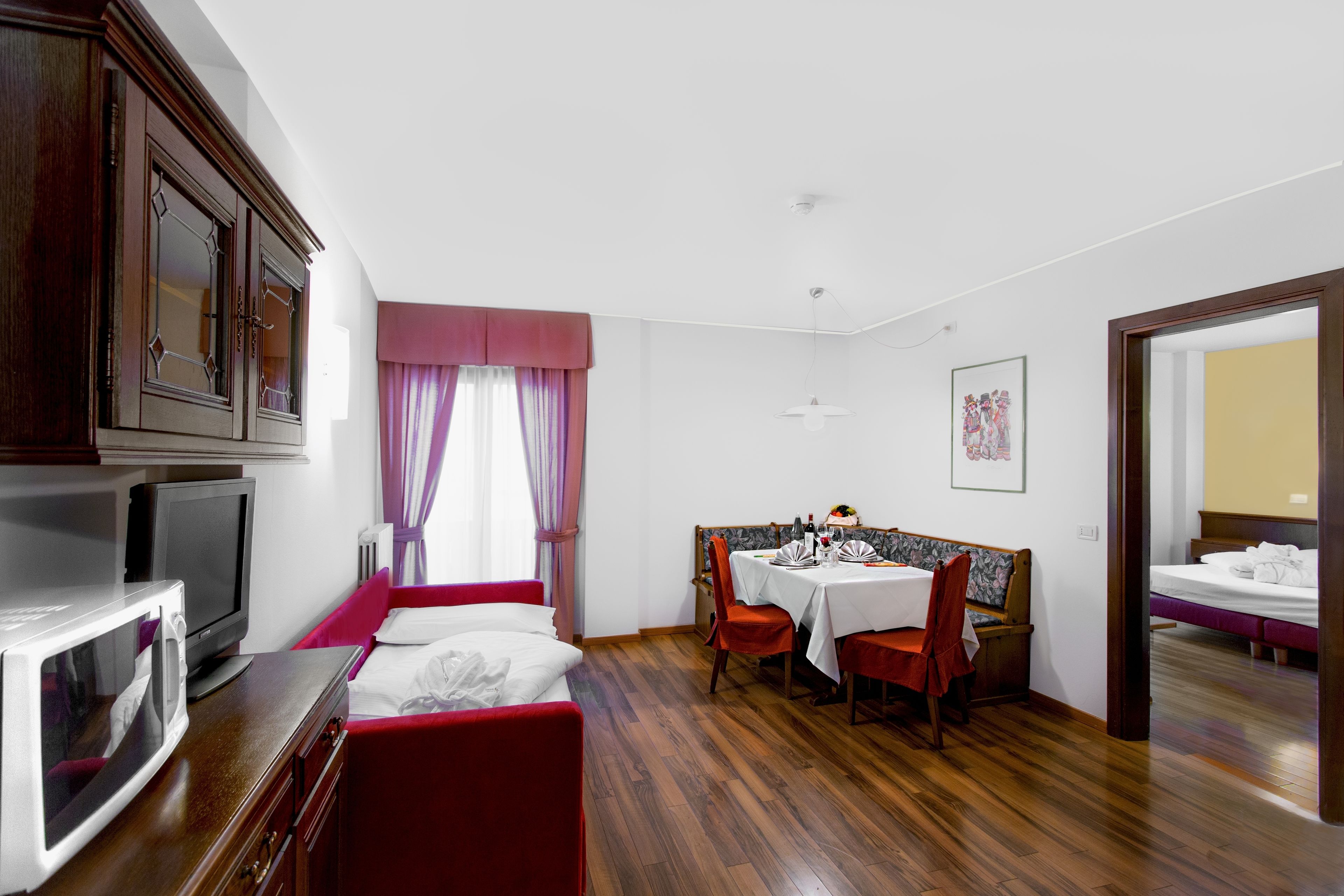 minibar, in-room safe, desk, free wifi