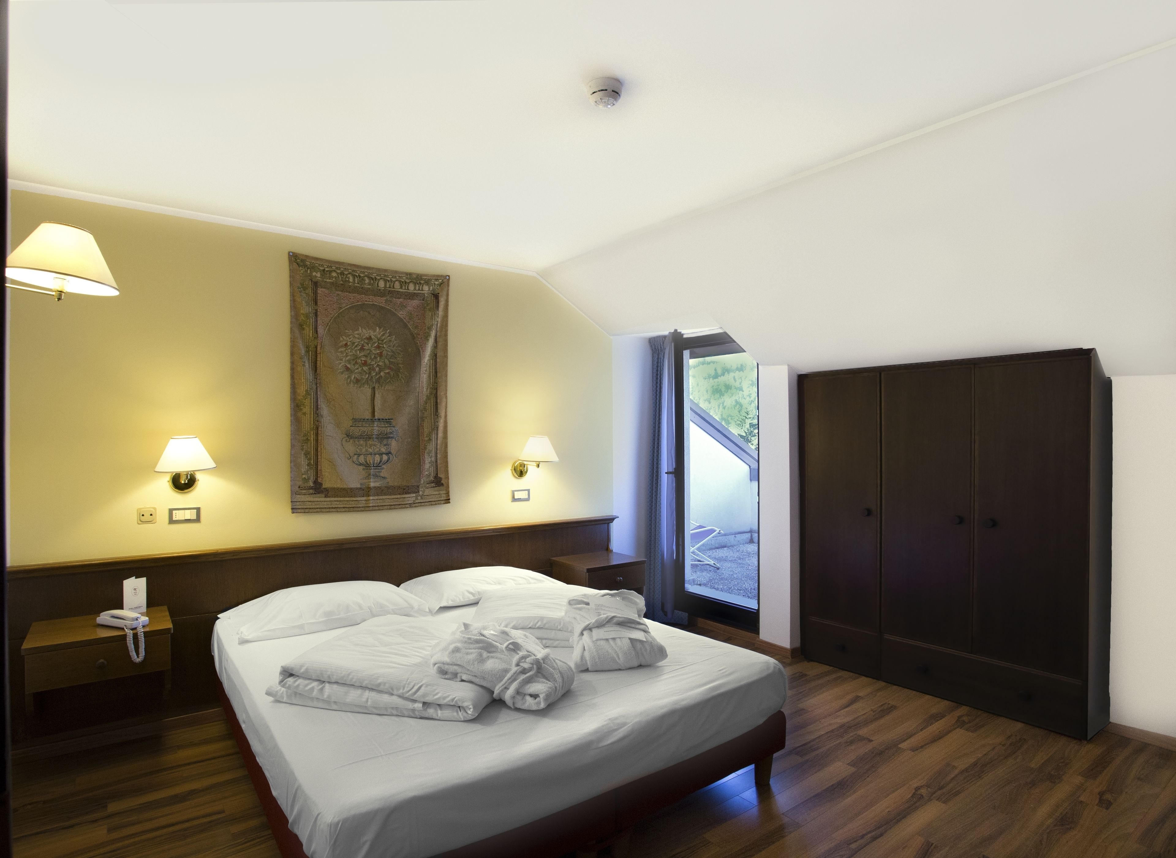 classic double room single use | minibar, in-room safe, desk, free wifi