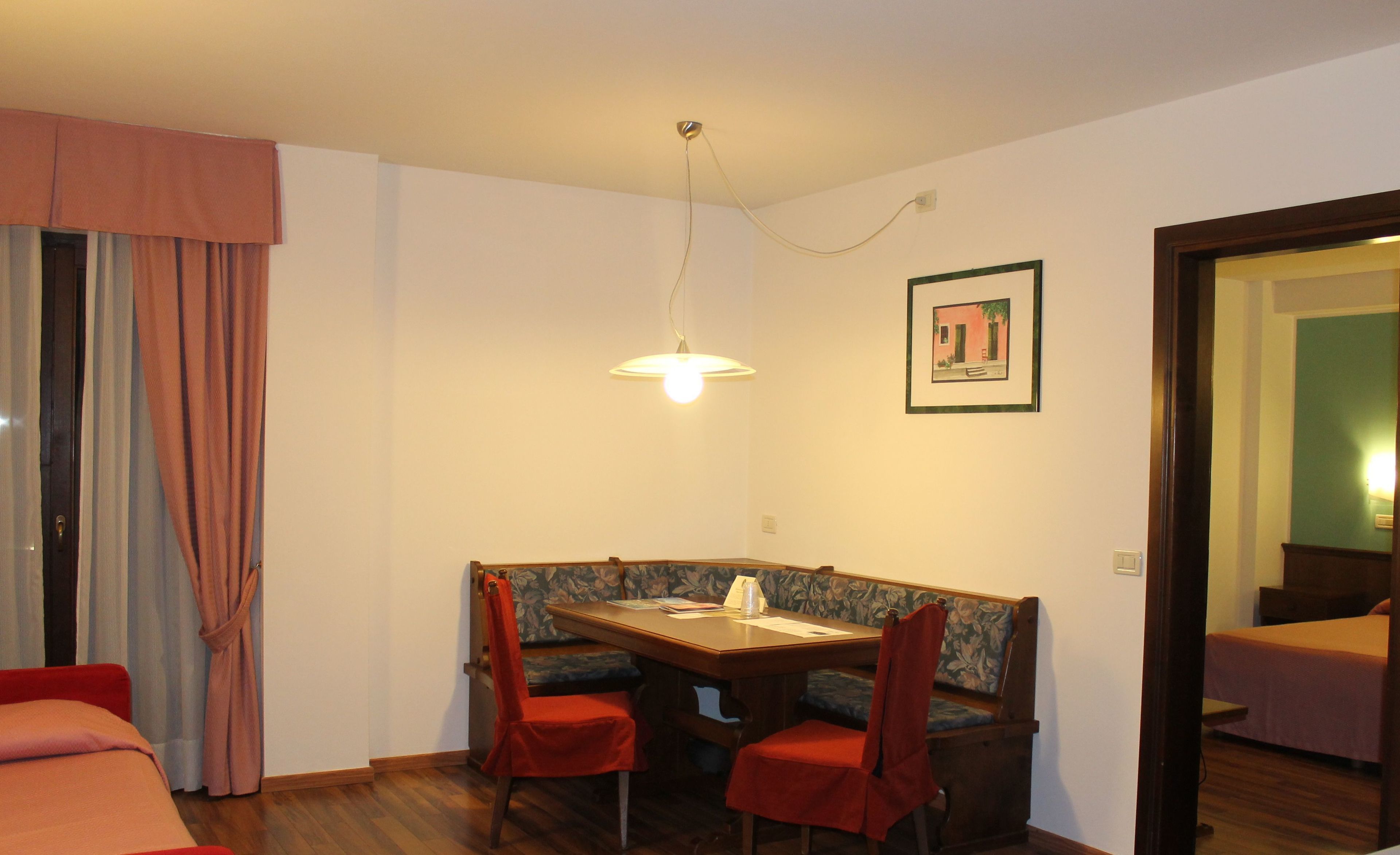 Familienzimmer (5 Pax) | Wohnbereich | Flachbildfernseher