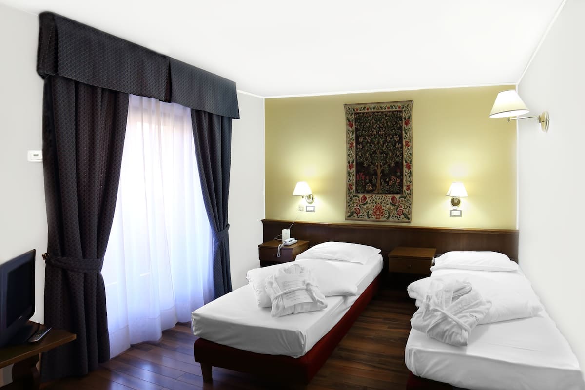 minibar, in-room safe, desk, free wifi