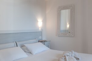 Habitación estándar con 1 cama doble o 2 individuales | Edredones de plumas, colchones con acolchado adicional, minibar