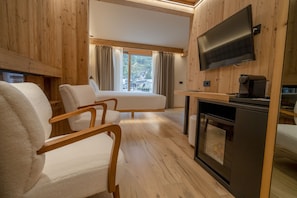 Junior Suite, Sauna | In-room safe, desk, blackout drapes, iron/ironing board - San Lorenzo (Bormio)