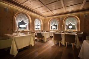Déjeuner et dîner servis sur place
