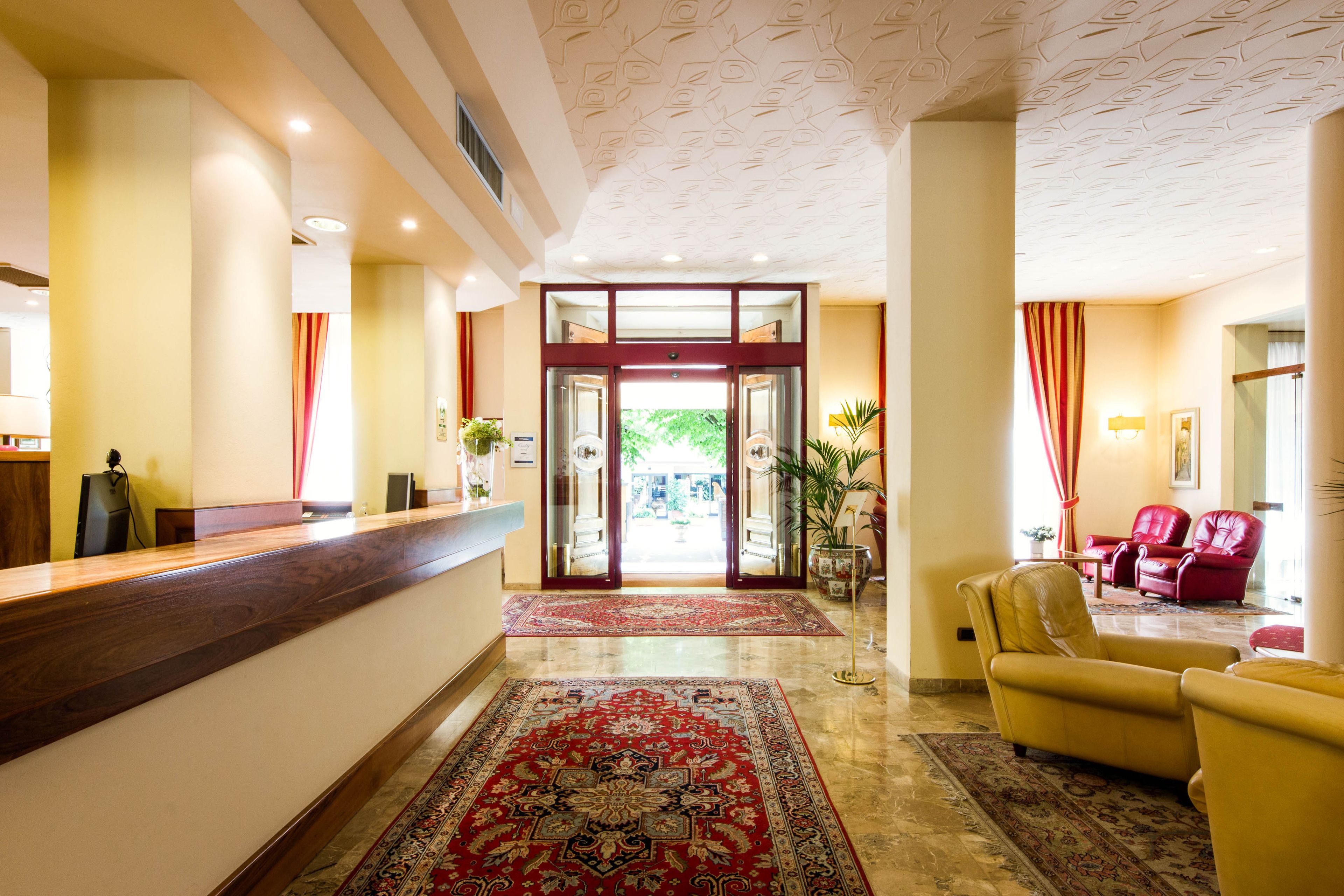 Lobby lounge