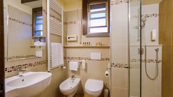 Doppia Superior | Bagno | Set di cortesia gratuito, asciugacapelli, bidet, asciugamani