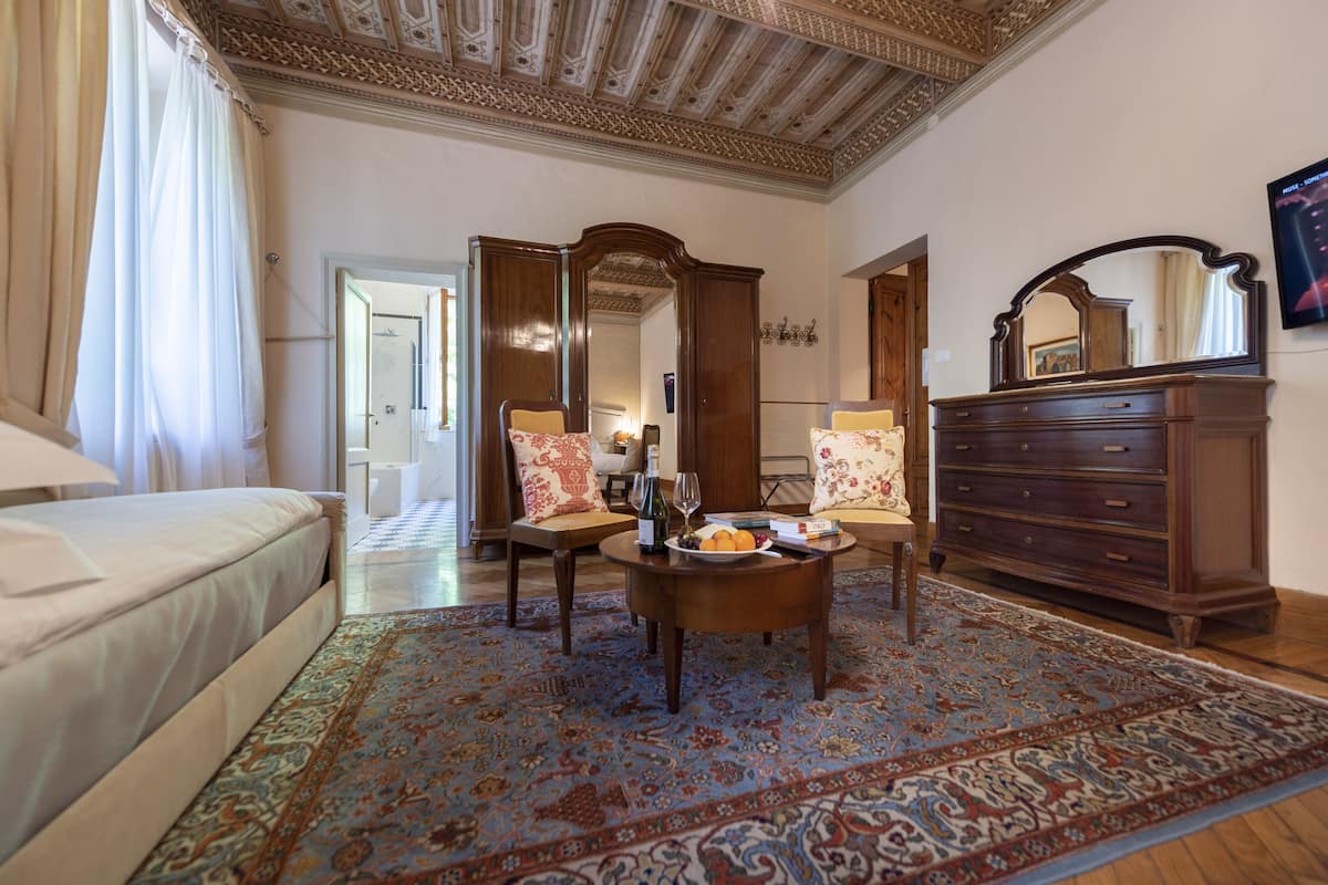 deluxe double room (sofa bed) | 1 bedroom, minibar, in-room safe, desk