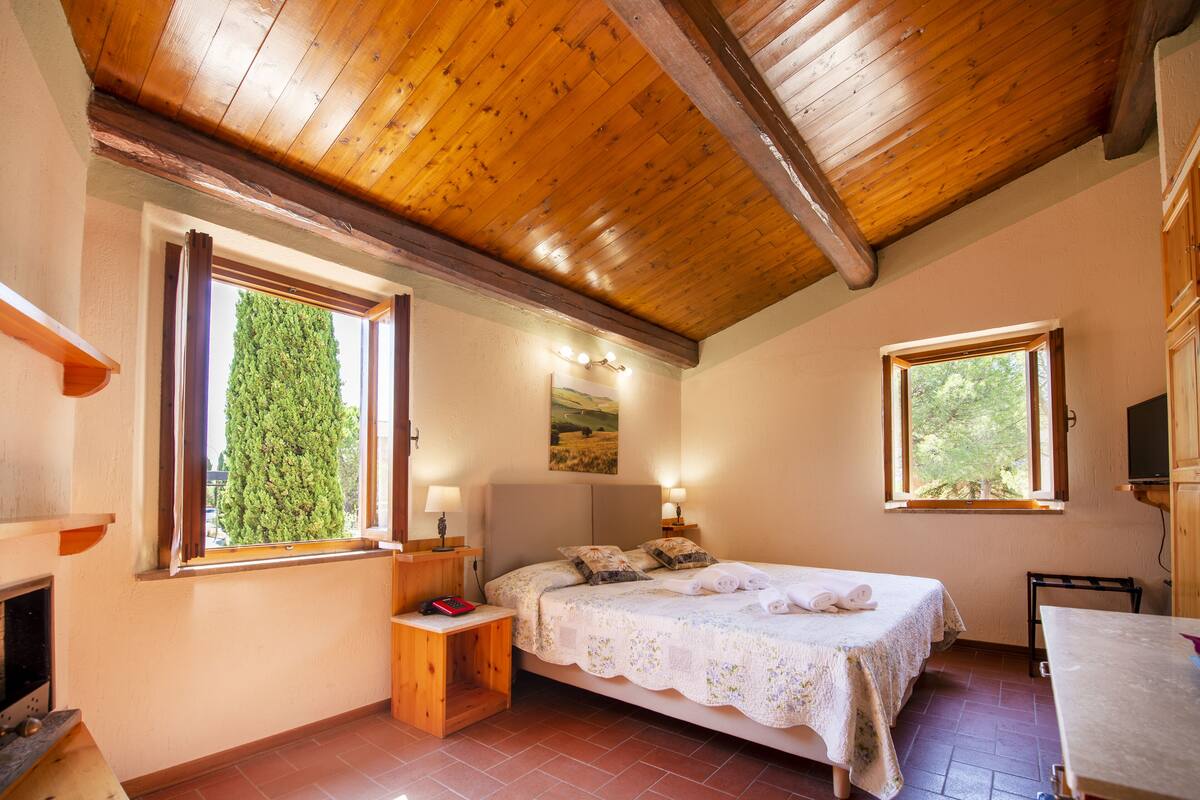 quadruple room | minibar, in-room safe, individually furnished, desk