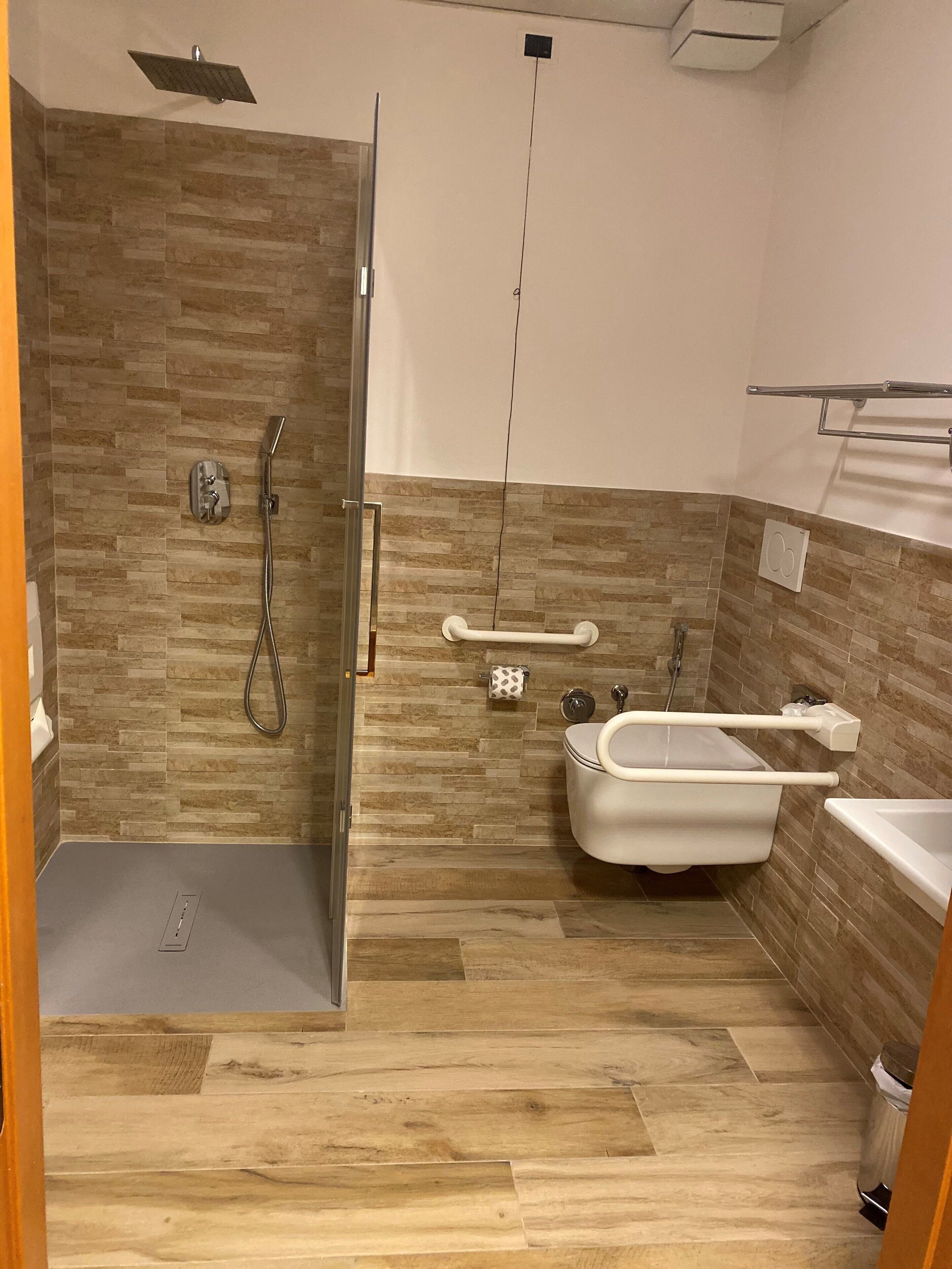 single room | bathroom | shower, rainfall showerhead, free toiletries, hair dryer