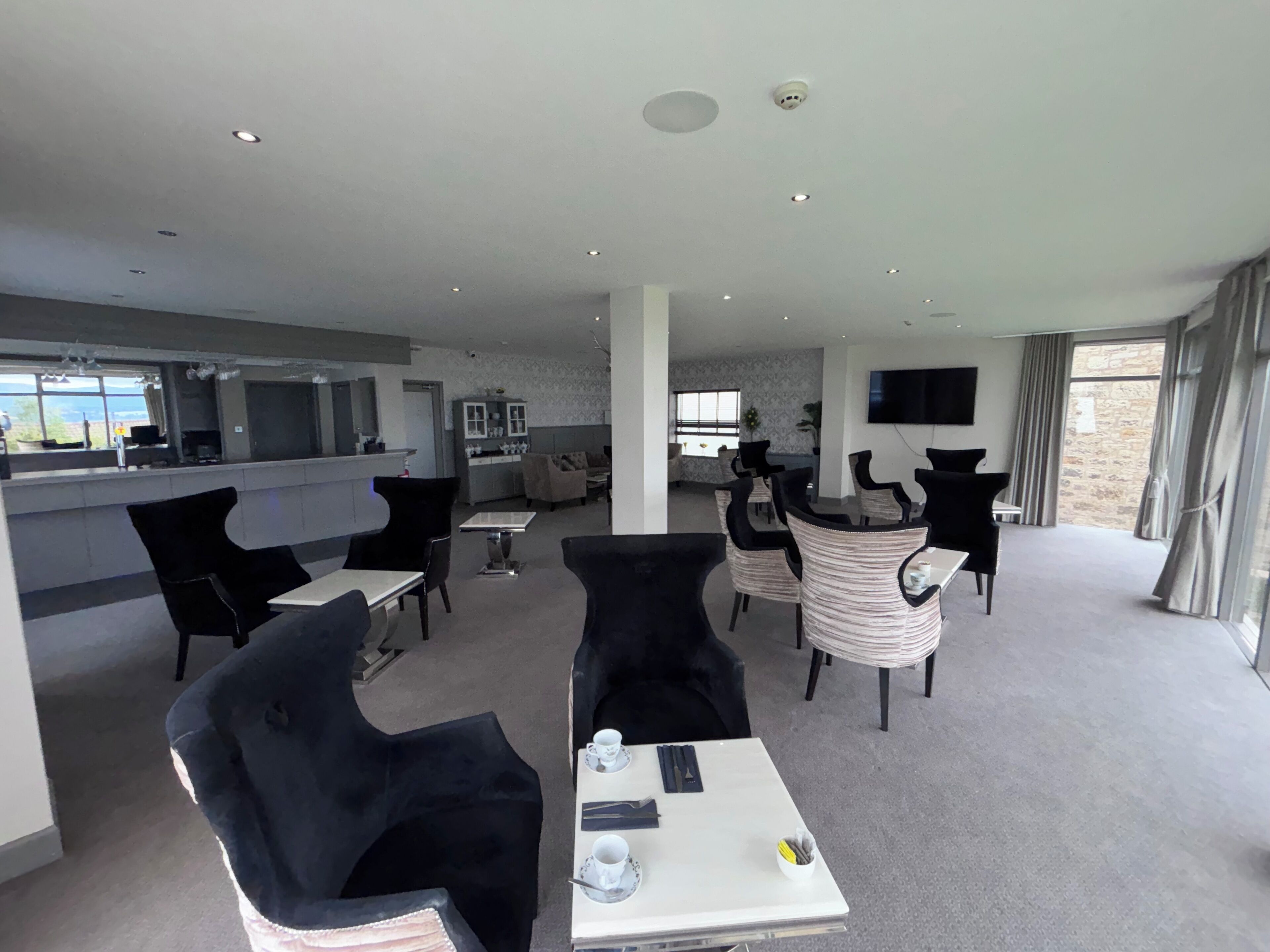 Breakfast, lunch, dinner served; British cuisine 