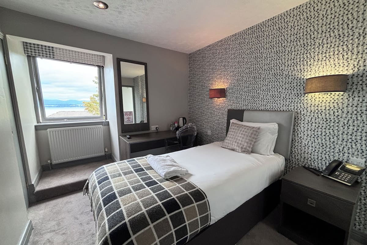 Single Room | Desk, blackout drapes, iron/ironing board, free WiFi