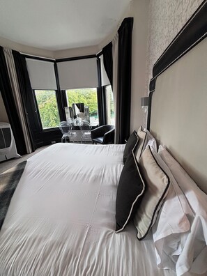 Deluxe Room | Desk, blackout drapes, iron/ironing board, free WiFi - Richmond Park Hotel (Bo'ness)