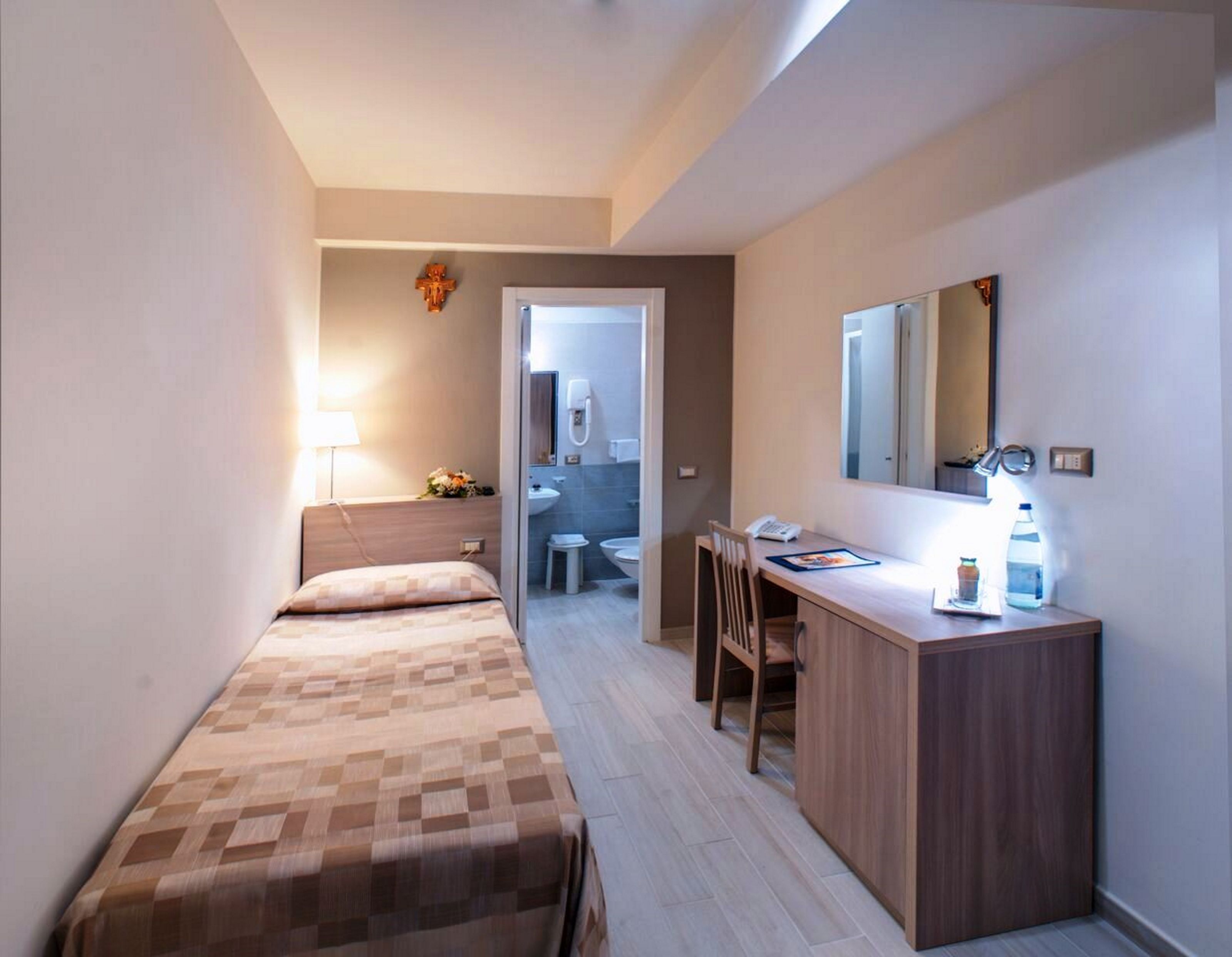 single room, garden view | in-room safe, desk, blackout curtains, soundproofing