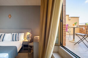 Standard-Doppel- oder -Zweibettzimmer, Gartenblick | Daunenbettdecken, Zimmersafe, Schreibtisch, Verdunkelungsvorhänge