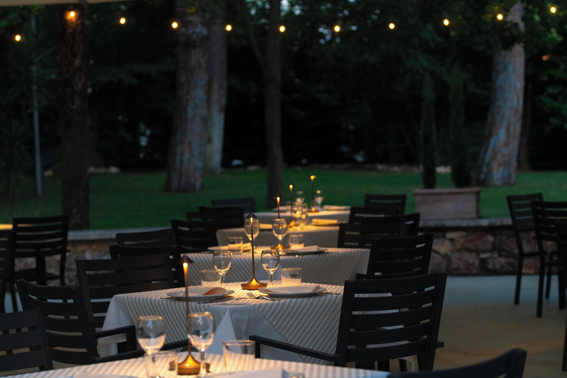 Serveert ontbijt, lunch, diner, Italiaanse gerechten 