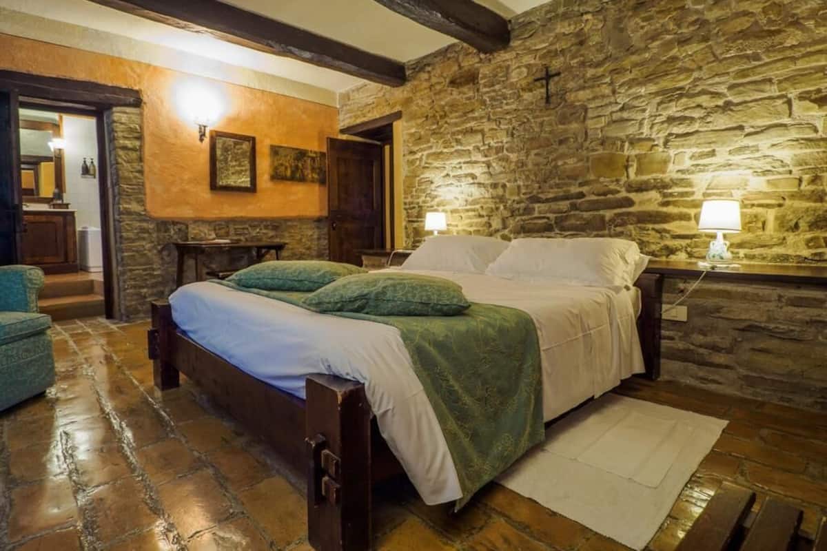 1 bedroom, Frette Italian sheets, minibar, in-room safe