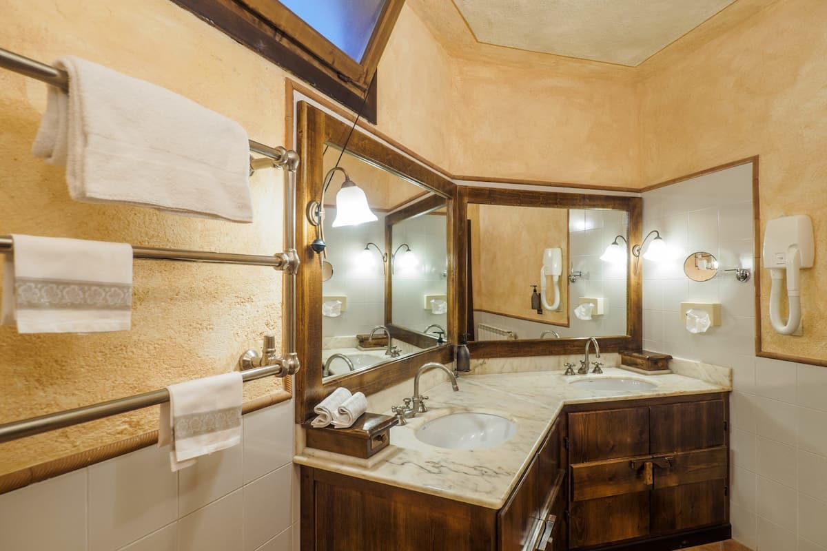 double room | bathroom | shower, designer toiletries, hair dryer, bidet
