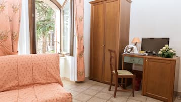 Triple Room | Minibar, in-room safe, desk, soundproofing