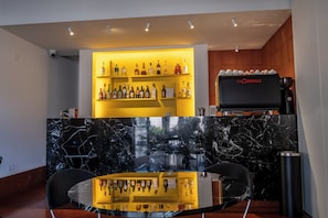 Bar (en la propiedad)