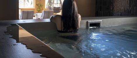 Indoor spa tub