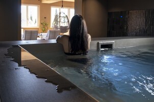 Bañera de hidromasaje interior