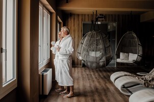 Un sauna, una bañera de hidromasaje, baño turco, tratamientos corporales