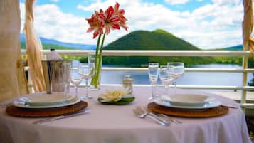 2 Restaurants, Mittagessen, Abendessen, regionale Küche