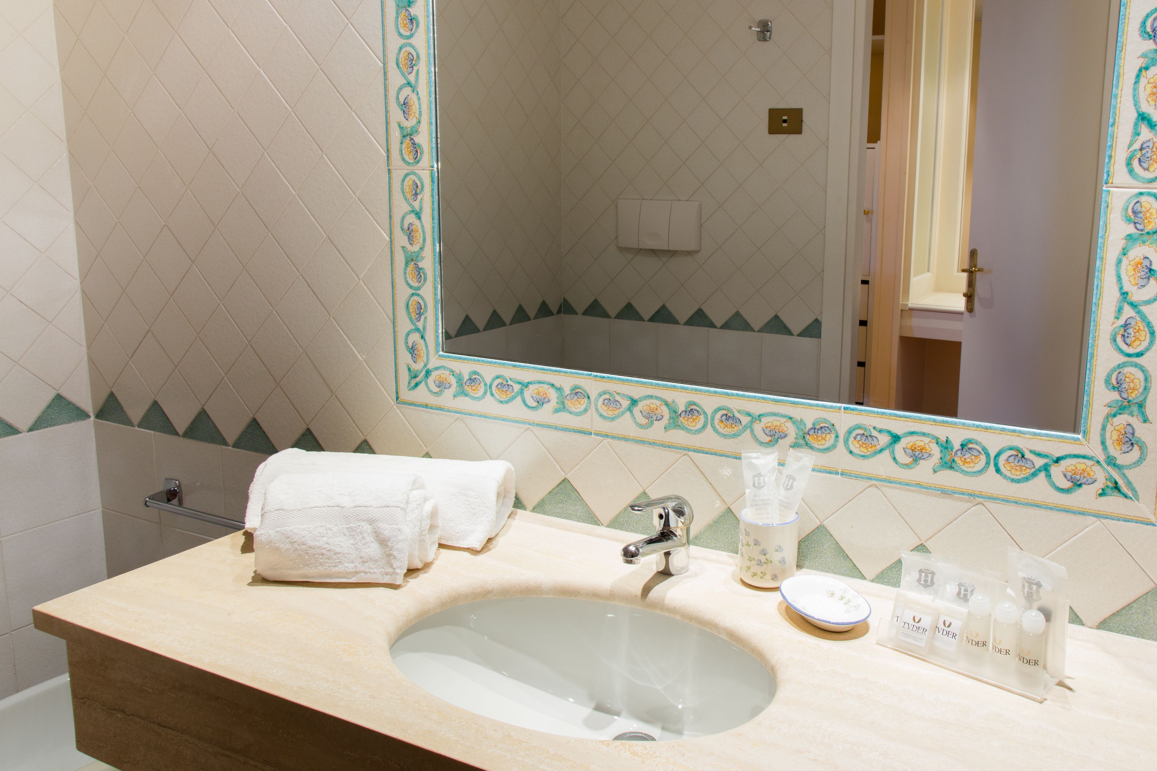 deluxe double room | bathroom | free toiletries, hair dryer, bidet, towels