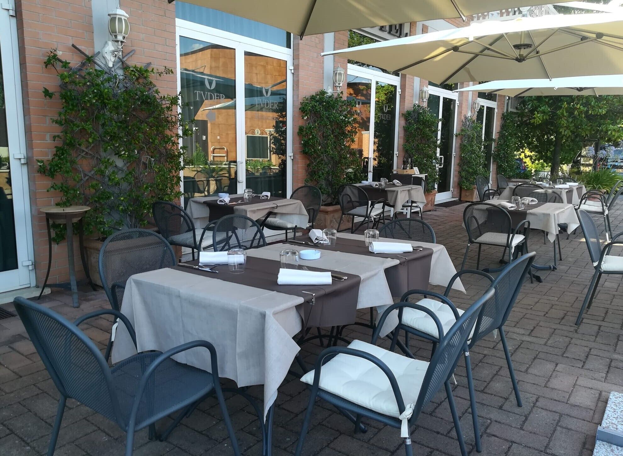 Se sirven desayunos, almuerzos, cenas y cocina italiana 