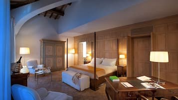 Suite junior | 1 habitación, ropa de cama de alta calidad, edredón y minibar
