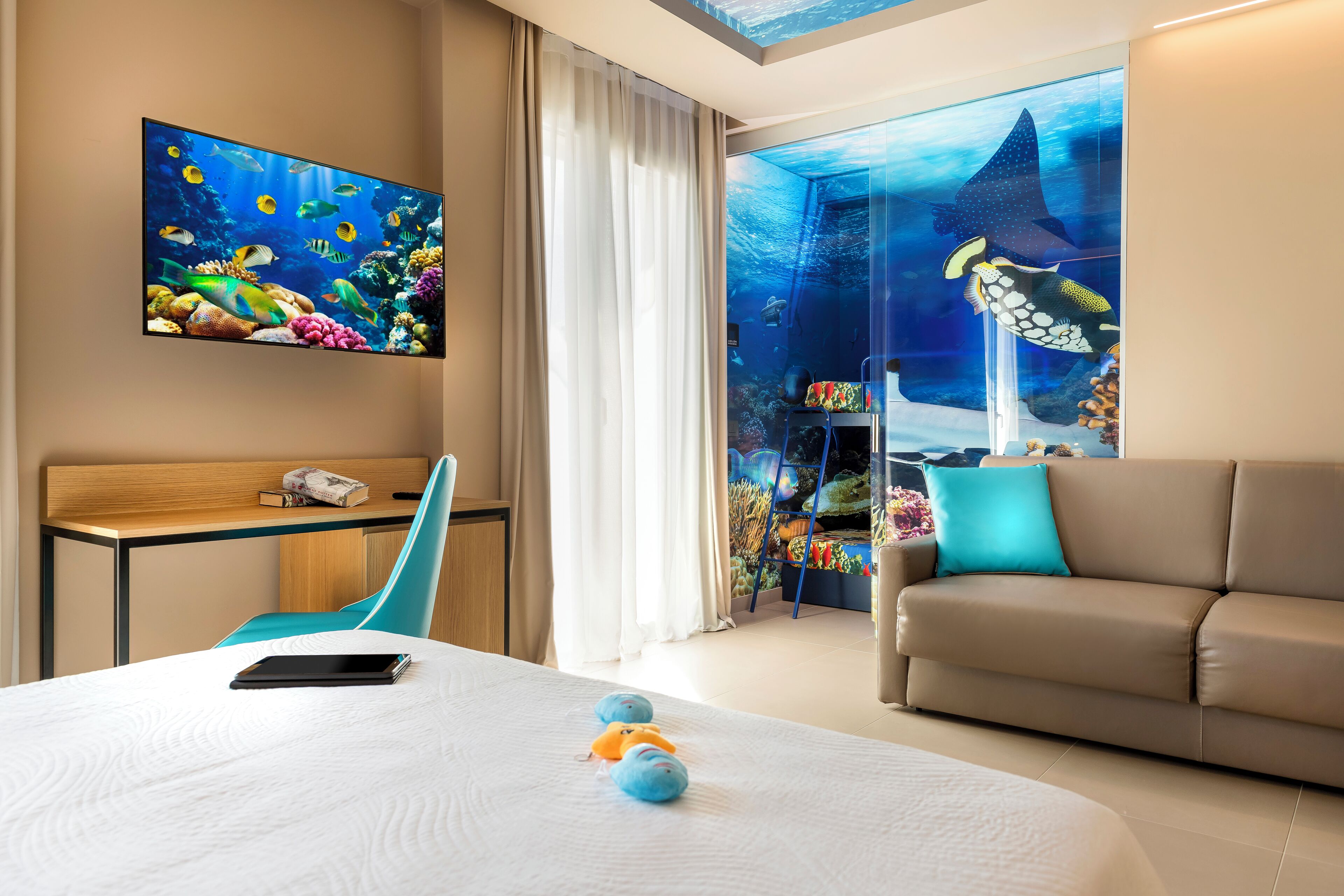 Studio Suite, Beach View | Minibar, in-room safe, individually decorated, desk