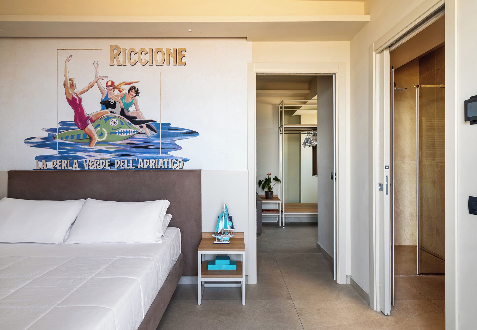 Suite, Meerblick | Minibar, Zimmersafe, individuell dekoriert, Schreibtisch