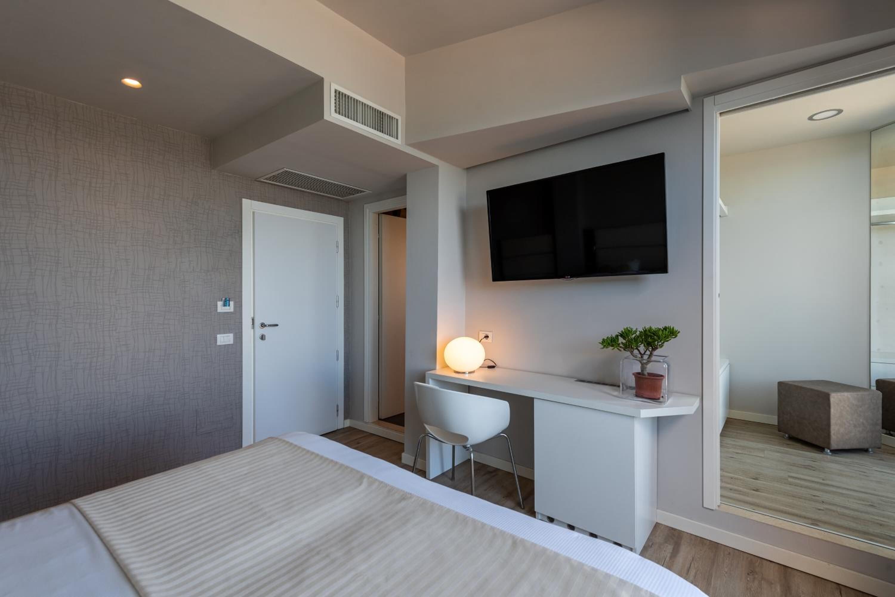 minibar, in-room safe, desk, soundproofing