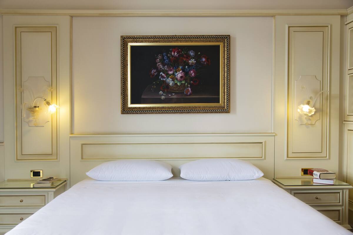 Deluxe Double Room, Lake View | In-room safe, desk, WiFi (free)