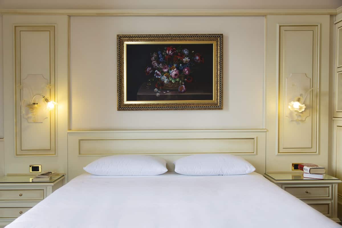 Deluxe Double Room, Lake View | In-room safe, desk, free WiFi, wheelchair access