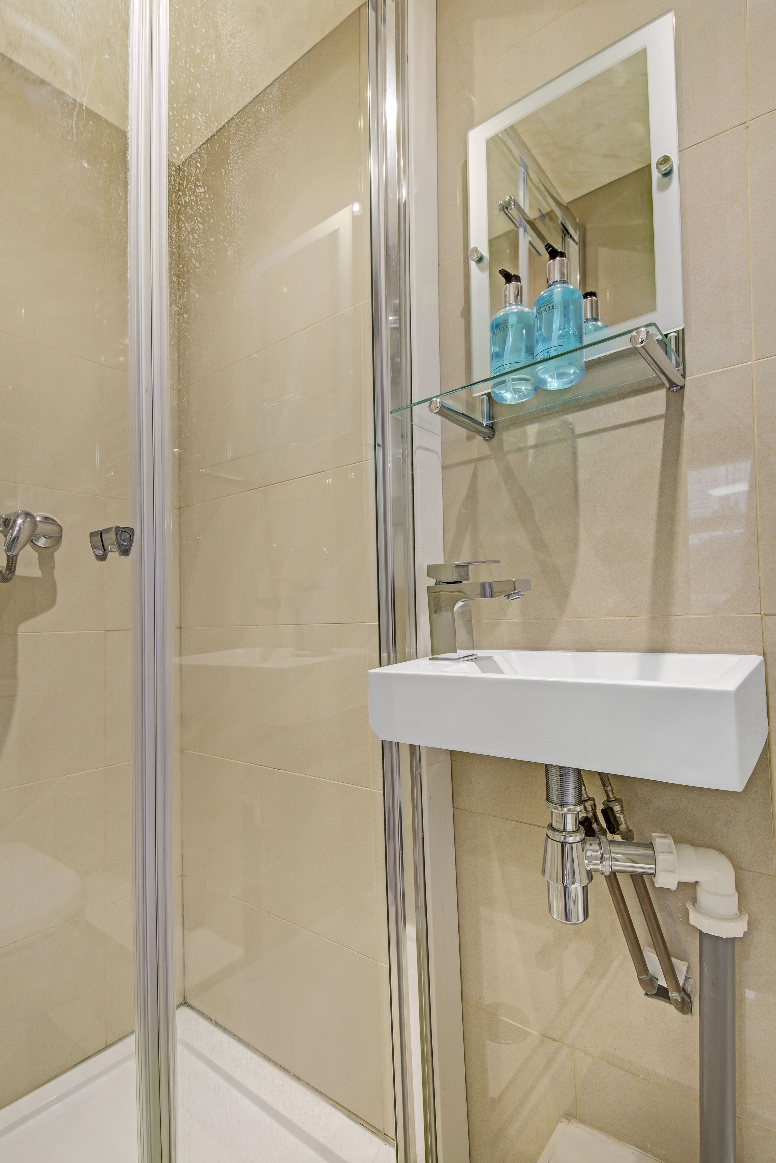 Foto - OYO 24 Sussex, London Paddington