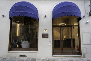 Bagian depan properti