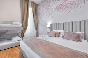 Down comforters, minibar, in-room safe, desk - Hotel Cosmos (Florence)