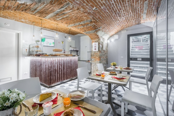 Se ofrece un desayuno bufé (7 EUR por persona)