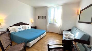 Couette en duvet d'oie, minibar, coffres-forts dans les chambres, bureau