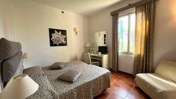 Chambre Double Standard | Couette en duvet d'oie, minibar, coffres-forts dans les chambres, bureau