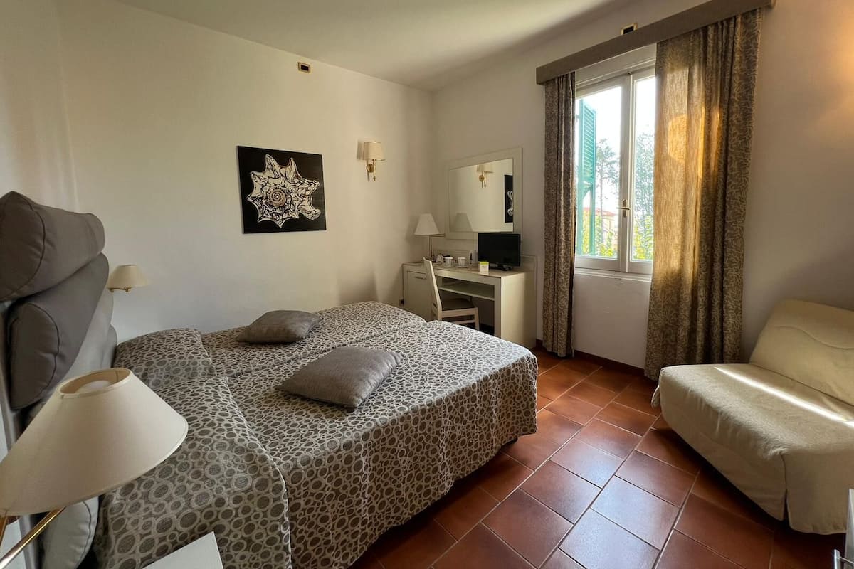 1 bedroom, down duvets, minibar, in-room safe