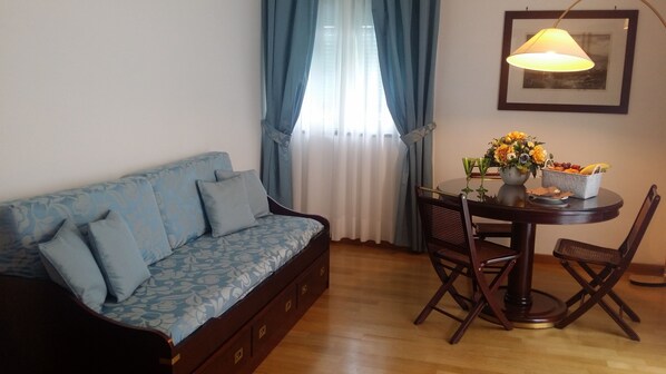 Suite | 1 chambre, couette en duvet d'oie, minibar