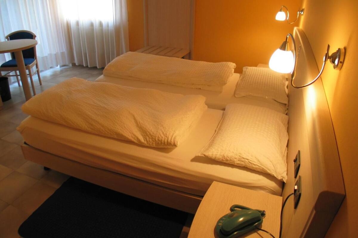 premium bedding, down duvets, in-room safe, desk