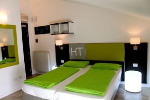 Premium bedding, down comforters, in-room safe, desk - Toresela (Nago-Torbole)