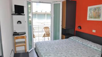 In-room safe, desk, free WiFi
