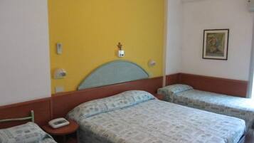 Tallelokero huoneessa, työpöytä, ilmainen Wi-Fi